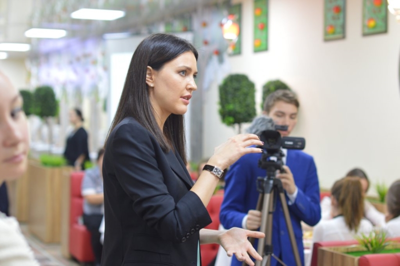 Алёна Аршинова на встрече с директорами школ