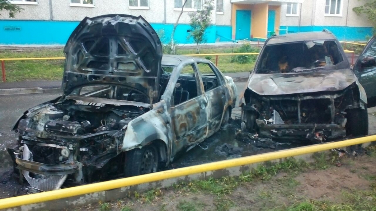 В Новоюжке пьяный поджигатель спалил две машины на полмиллиона рублей