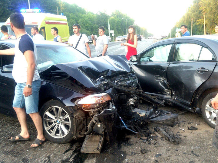 На Ядринском шоссе пьяный водитель «BMW» столкнулся с четырьмя иномарками